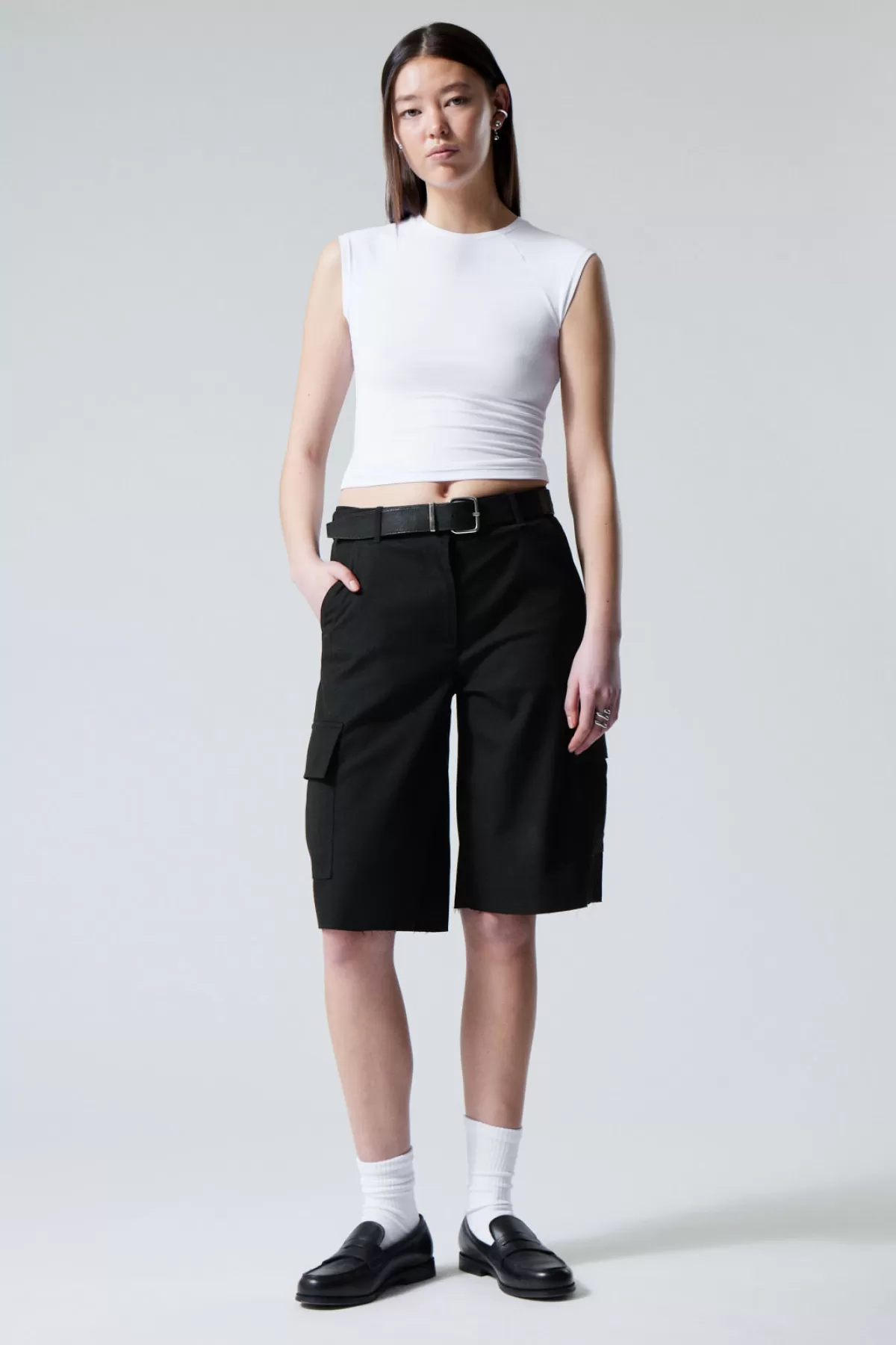 Weekday Arwen Cargo Suiting Shorts Black Hot