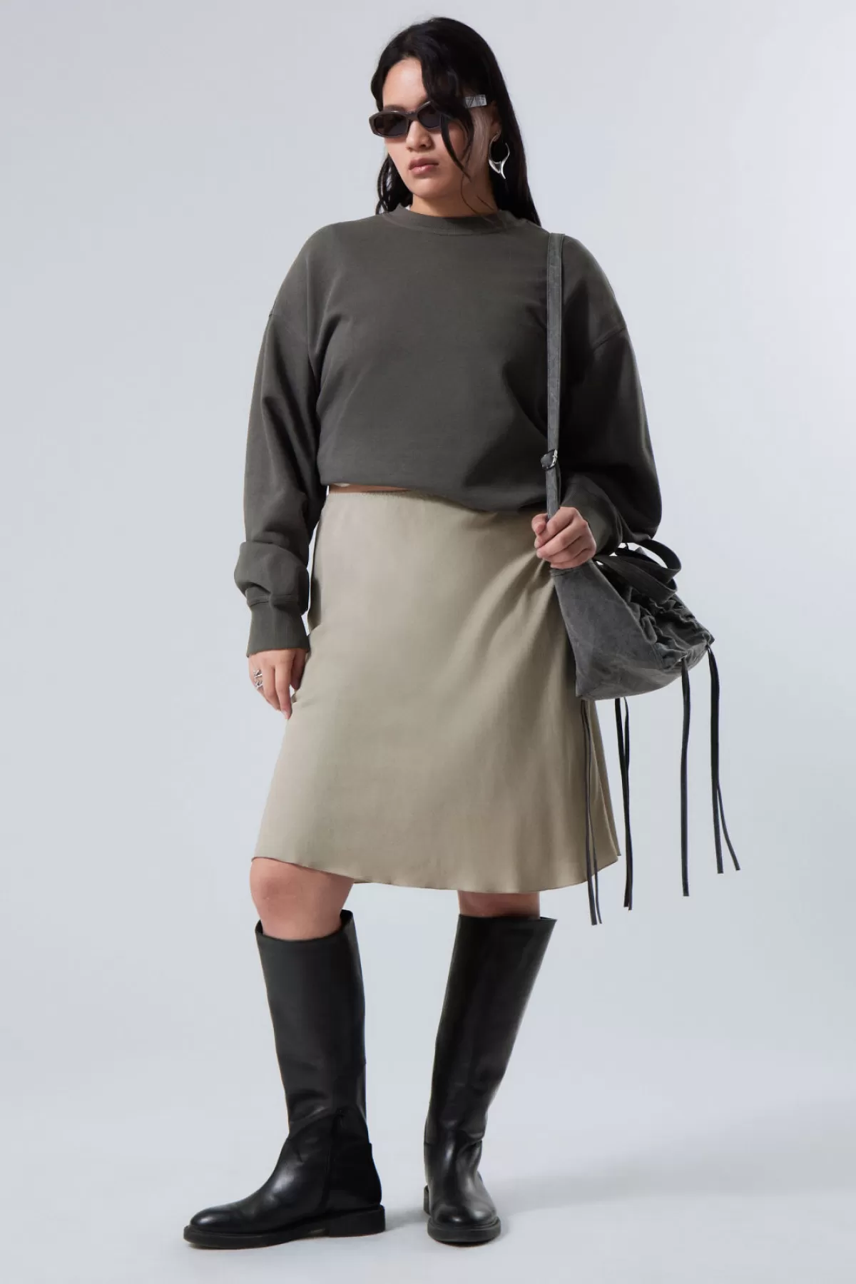 Weekday Knee--on Skirt length Pull Online