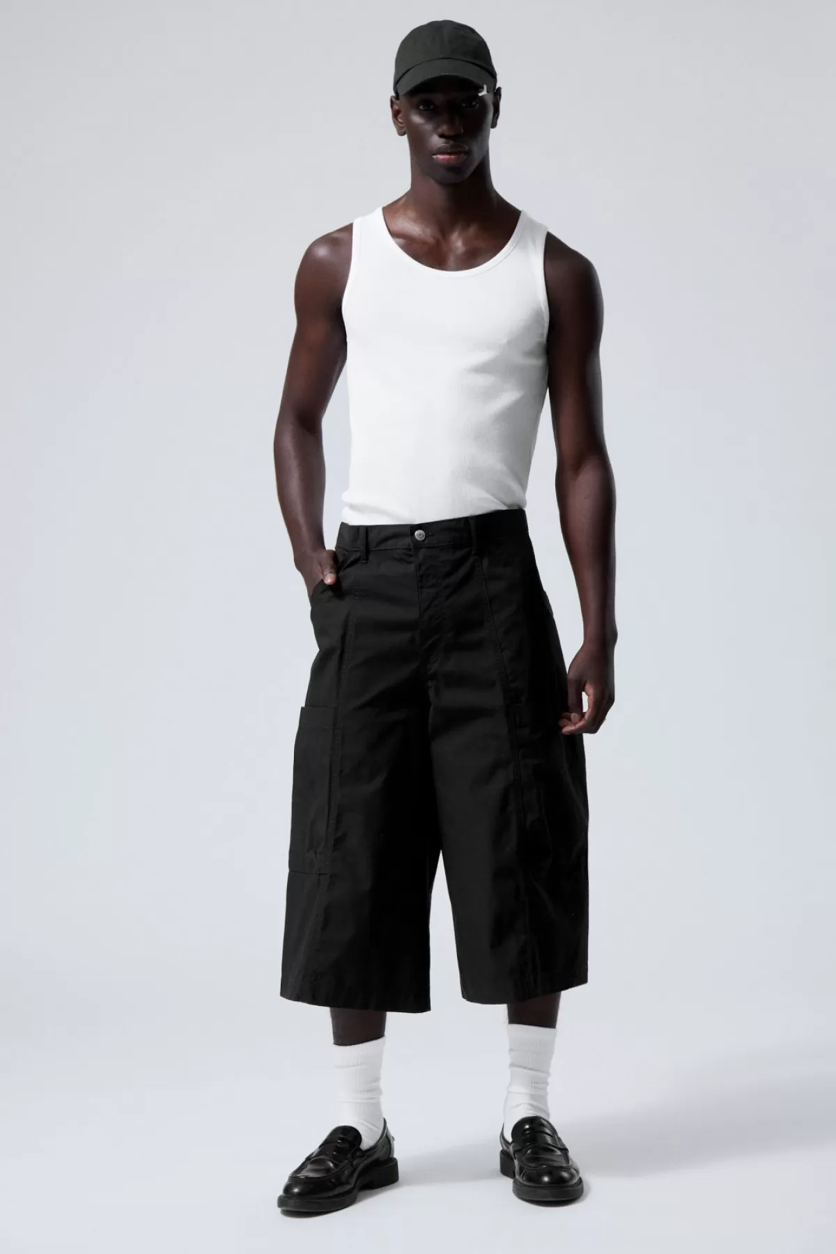 Weekday Loose Ankle Length Cargo Shorts Black Outlet
