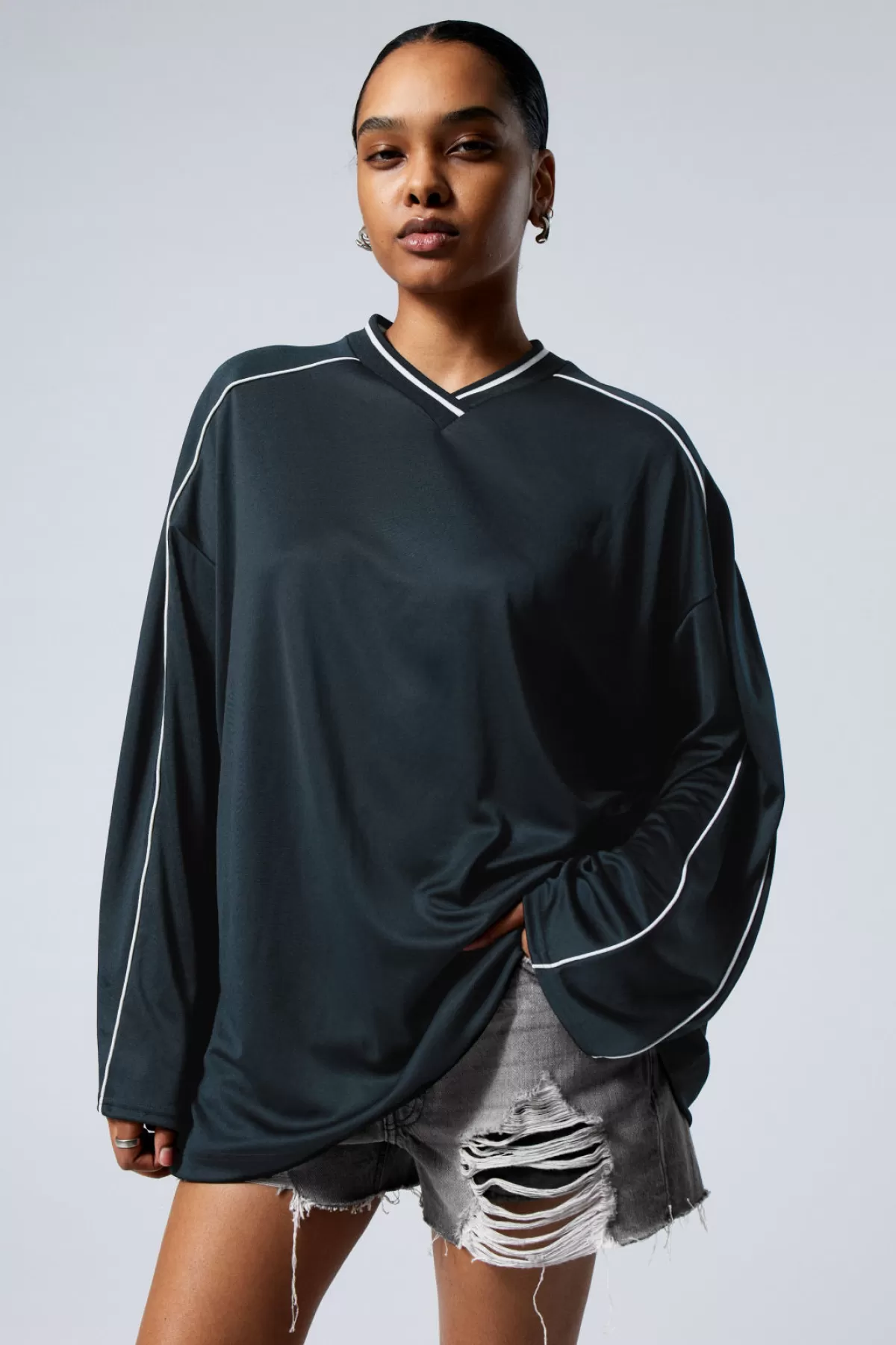 Weekday Oversized Sporty V- neck Sweater Discount