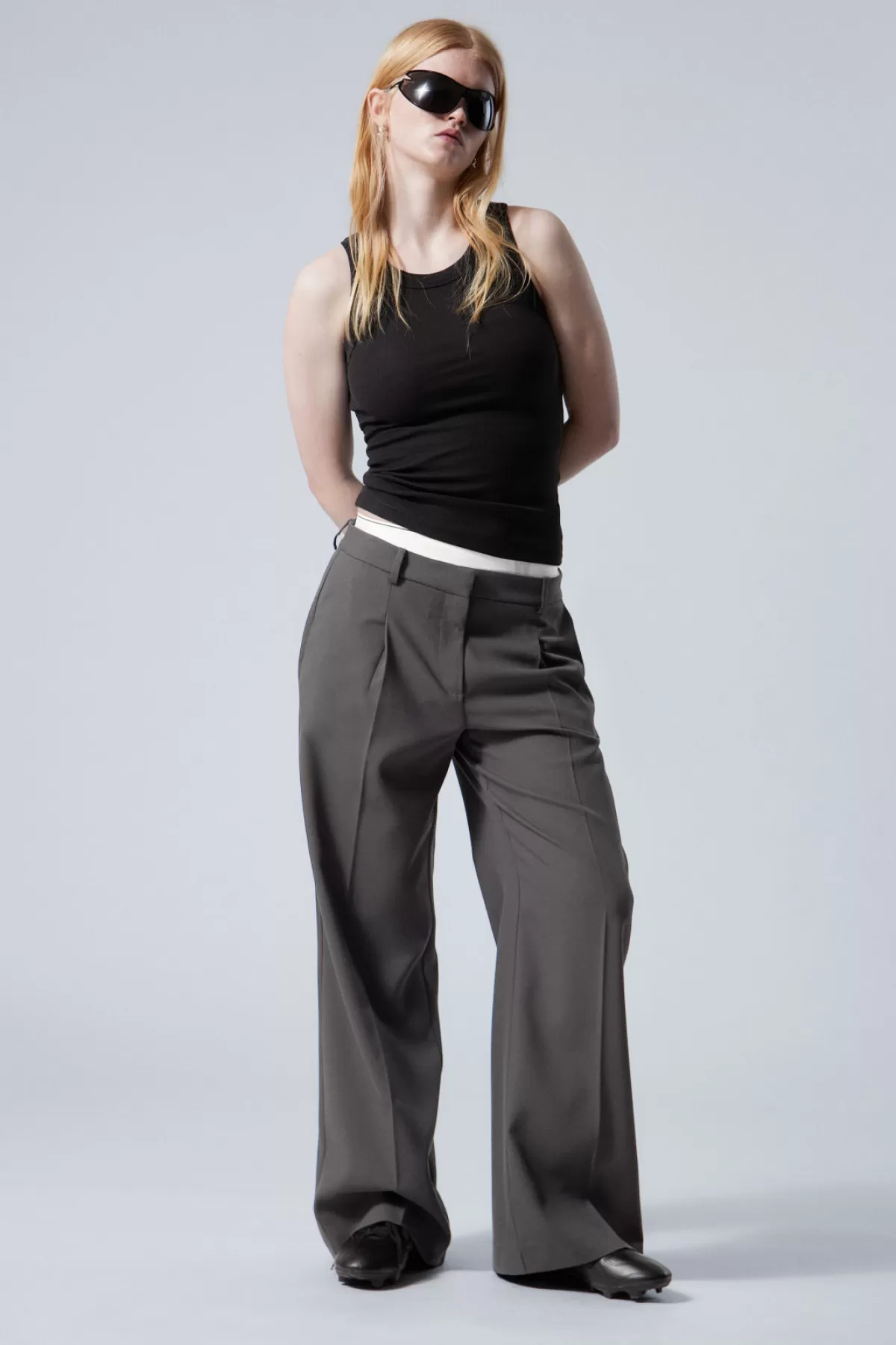 Weekday Relaxed Fit Suiting Trousers Dark Grey Flash Sale