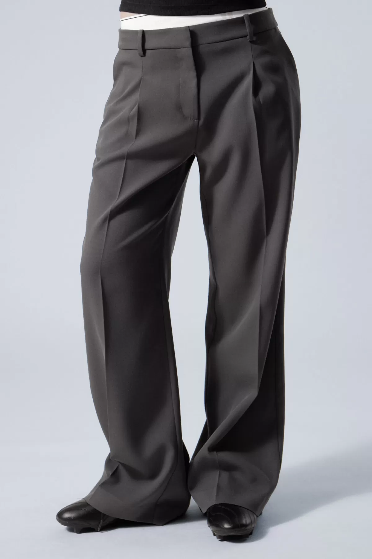 Weekday Relaxed Fit Suiting Trousers Dark Grey Flash Sale