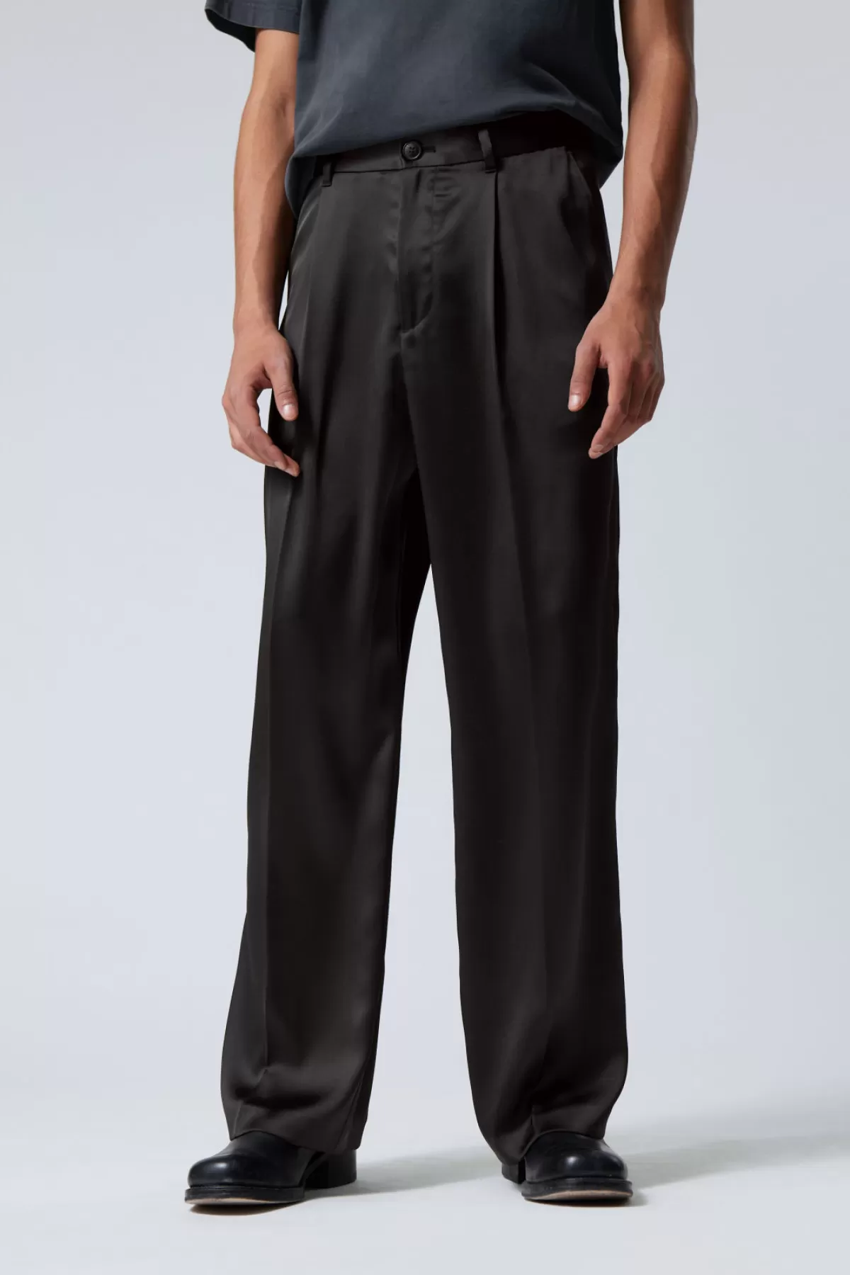 Weekday Uno Loose Shiny Trousers Black Hot